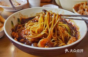 Three Delicacies Oyster Noodles