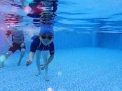 -龙格亲子游泳·水育早教中心(华亿大润发店)