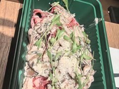 甜菜根水管面三文鱼香蒜咸蛋黄汁-JuiceRobot·手工意大利面&汉堡精酿(珠江新城店)