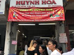 -Bánh Mì Huynh Hoa