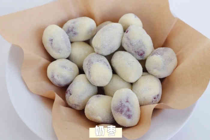 花榴莲味巴旦木巧克力拆机好吃还有火遍全网的奶枣～很多很多都好吃