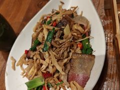 云南腊肉炒香笋-云海肴·汽锅鸡·云南菜(美罗城店)