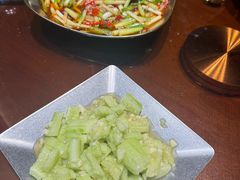 -三叔特色自贡菜(中海国际店)