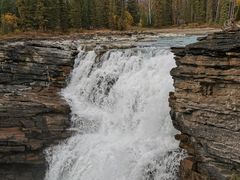 -阿萨巴斯卡瀑布观景点
