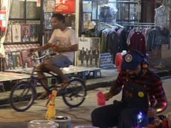 -席娜卡琳火车铁道夜市