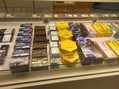 面包甜点陈列柜-好利来(西铁营万达广场店)
