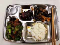 -同济大学本部学苑饮食广场