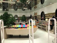 -钟书阁(群光广场店)