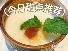 自制酸奶配蜂巢蜜-四季民福烤鸭店(外滩外白渡桥店)