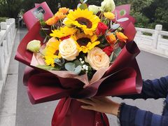 -何兮花店·气球派对鲜花店(马桥银春路万科城店)