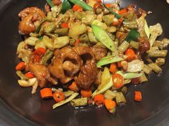 酸豆角炒肥肠-花椒笑成都小馆(百脑汇店)