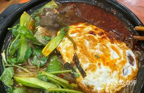 Duck Blood and Noodles Soup in Clay Pot