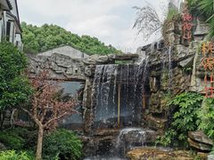 -田园东方蜜桃村的田野营地