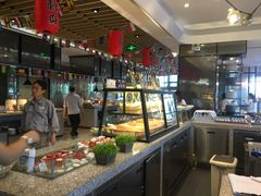 面包甜点陈列柜-东方银座国际酒店·爱晚亭·精致湘菜
