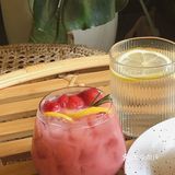 近期和小姐妹一起来泉州旅游，穿梭在小巷子里