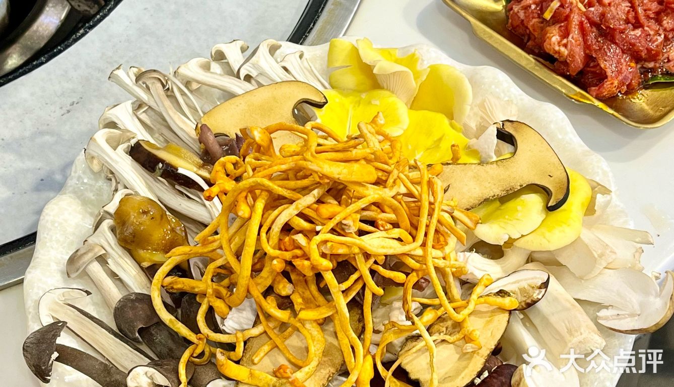 大理这家7年老店🍄 石板烧和菌锅都封神