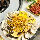 大理这家7年老店🍄 石板烧和菌锅都封神