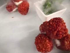 杨梅鳕鱼球-柳莺湖上·湖景餐厅·江南菜(西湖店)