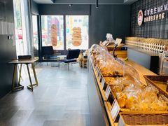 面包甜点陈列柜-马可先生杂粮面包(珠影店)