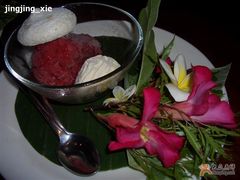 草莓冰淇淋球-DiAtas by Art Cafe Bumbu Bali