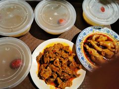 -爆炸头阿姨小四川正宗川味小吃(无任何分店)