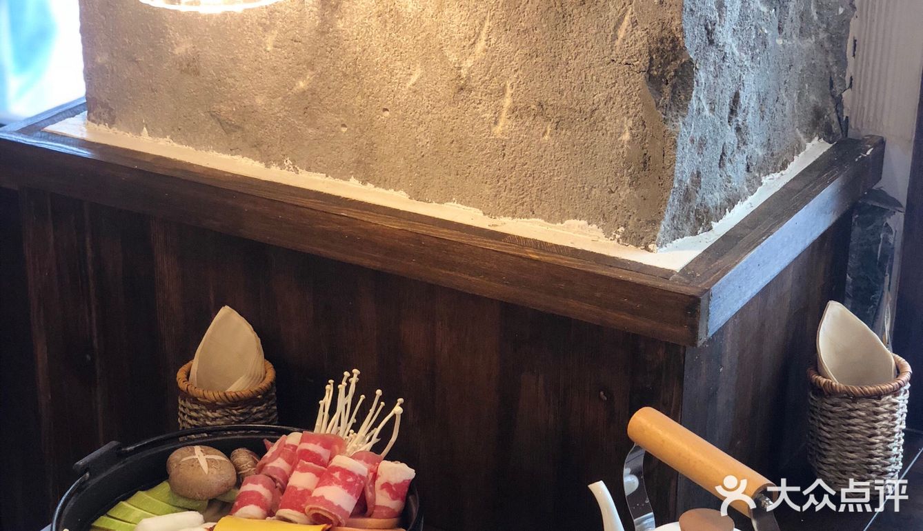 中午11:30以后就要排队了，网红窗户已经被人占啦