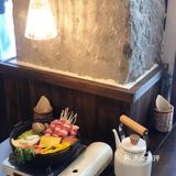 中午11:30以后就要排队了，网红窗户已经被人占啦