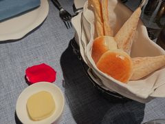 人餐前面包-弦月窗LUNETTE BY AMANDA(复兴路店)