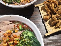 -爆炸头阿姨小四川正宗川味小吃(无任何分店)