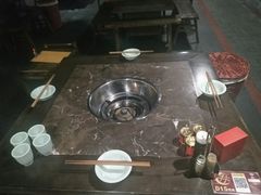 -红九格老火锅(三峡广场店)