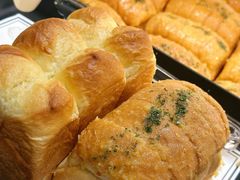 -HOT CRUSH趁热集合·现烤面包(上海环球港店)