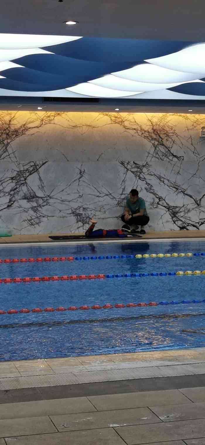 新疆大厦游泳馆