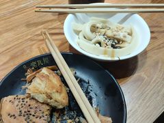 牛肉锅盔-青石桥老瓦房肥肠粉总店(青石桥总店)