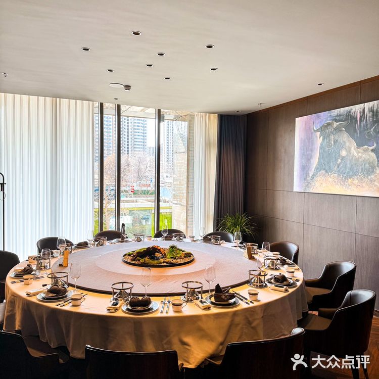 高级小区金茂府旁边的黑牛先生！太高级了！一进店