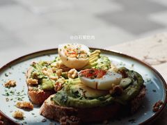 牛油果煮蛋吐司-RAC BAR(安福路店)