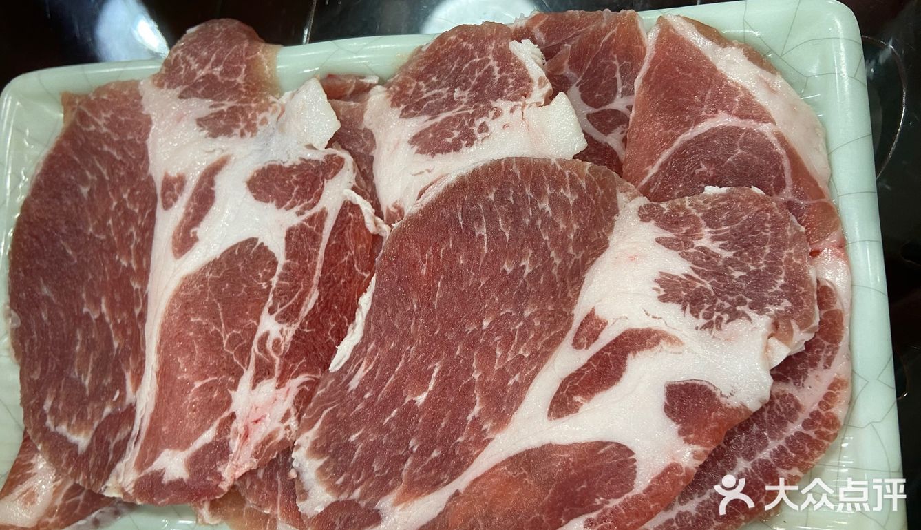 吃一顿正宗重庆火锅，醇厚的牛油锅底加上新鲜食材，真是爽歪歪。