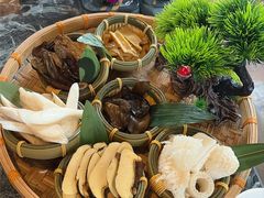 -慢丽江·云南野生菌土鸡锅(西山店)