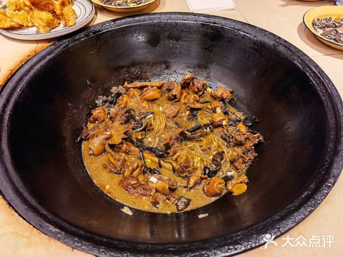 姚稷大铁锅(虹井路店)小鸡炖蘑菇图片