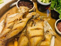 炸偏口鱼-日月昇渔家菜·海肠捞饭·大连海鲜(星海公园店)