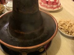 -洞庭洲·防空洞火锅·烧烤·铜锅涮肉(新百广场店)