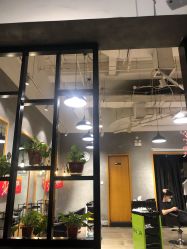 -时尚殿堂明星门店