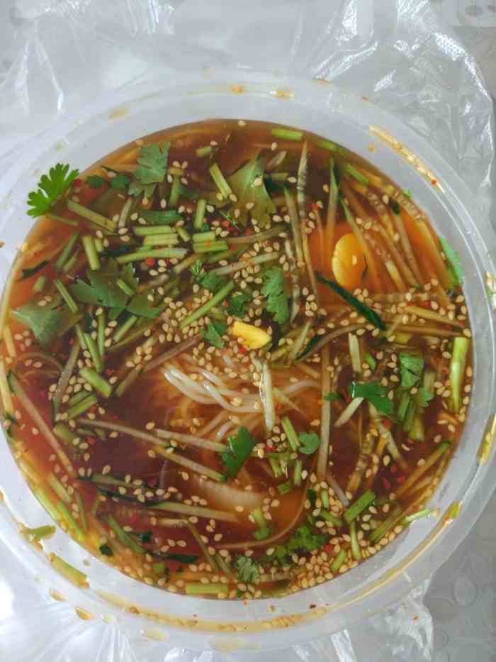 打分 今天又吃了两份外卖冷面,距离较近.挺好的.