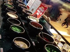 自助调料区-呷哺呷哺(万达新世界店)
