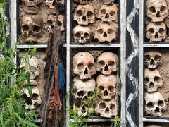 -比如骷髅墙景区