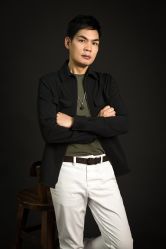 -现代经典婚纱摄影