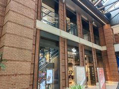 -星巴克臻选(上海中环广场2F店)