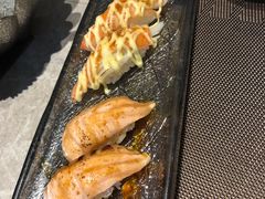 炙烧三文鱼寿司-極上萬膳·日料放题(来福士江景店)