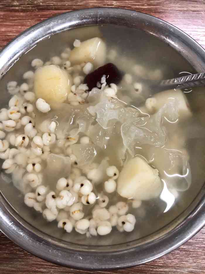 打分 每次回来一定要来吃芳华的清补凉和梁姨糖水的槐花粉加绿凉粉