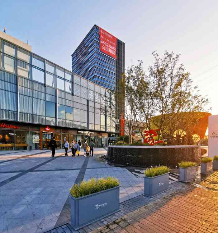 宝杨宝龙广场(同济路店)-"之前介绍过新开在宝山城区的宝杨宝龙广场,.