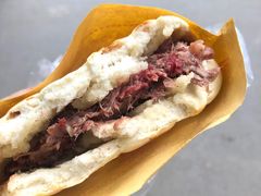 腊牛肉夹馍-杨天玉腊牛羊肉店
